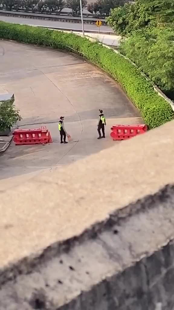 Karena Spin Botol Udah Mainstream