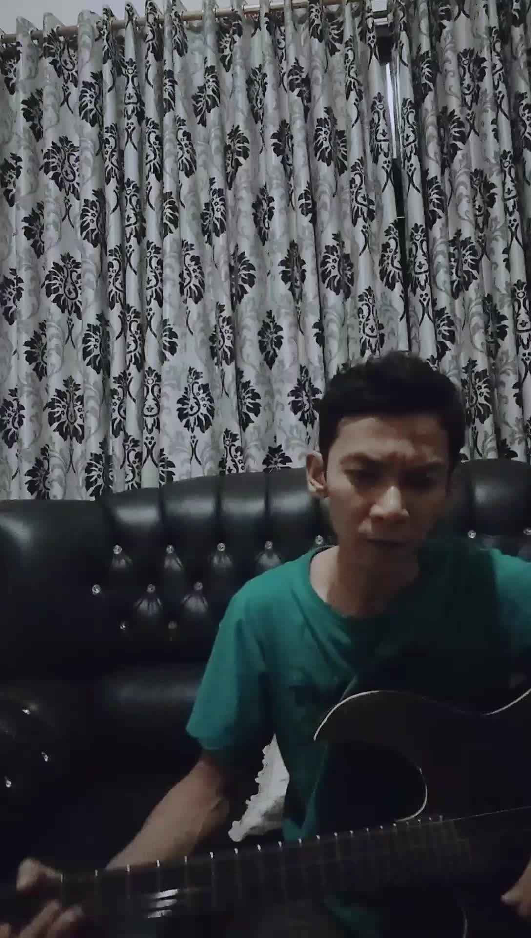 SEPARUH AKU NOAH COVER
