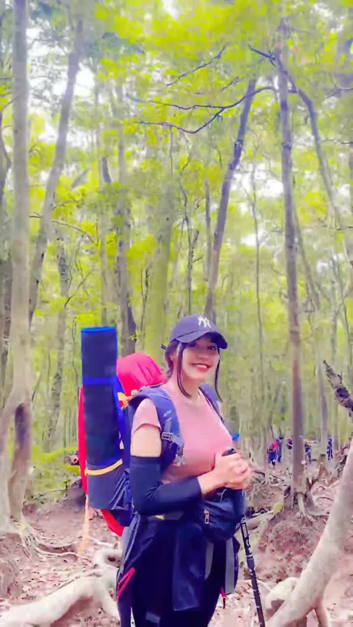 Jangan percaya kalo ada yang bilang puncak udah deket.
