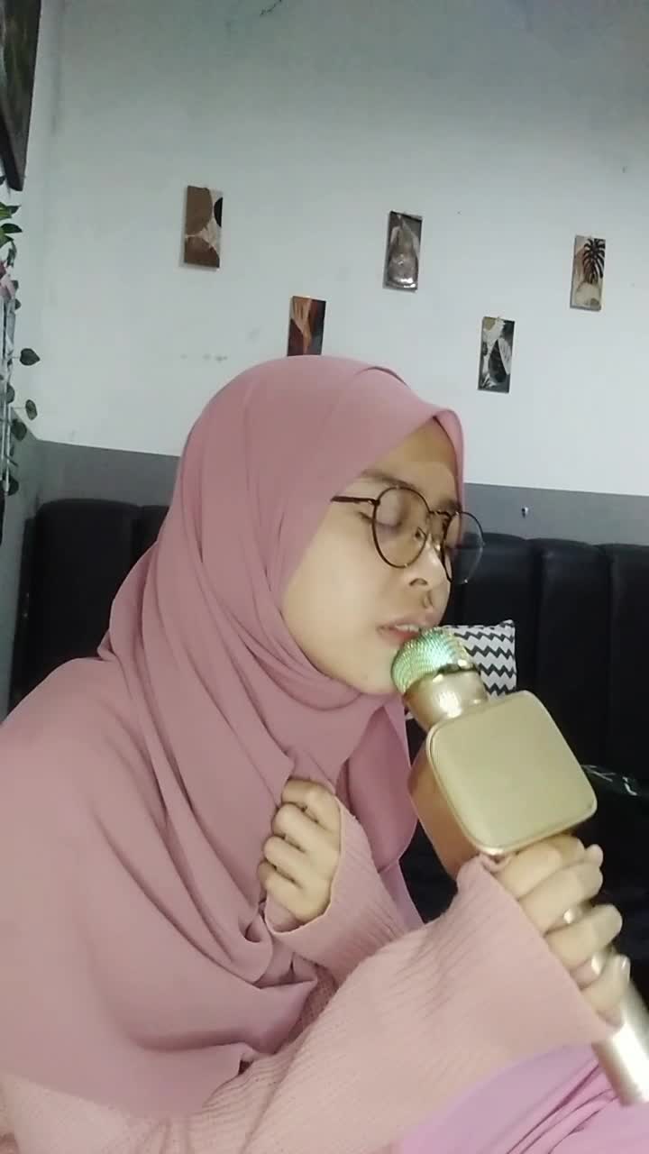 Assalamualaikum 
Nama:Nurul syahri rojaba
Asal :Cianjur 
19 tahun
Sholawat qomarun & ketika cinta bertasbih
#voiceoframadangtv