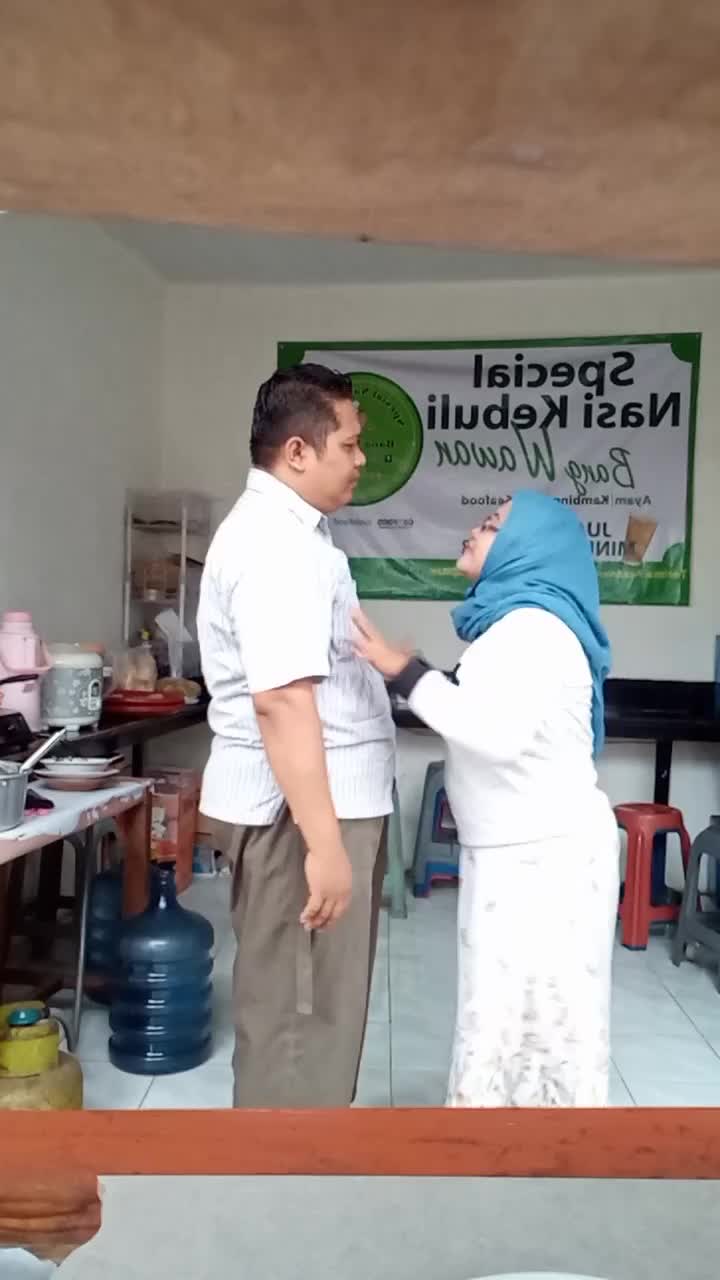 sayang tapi membuat kesel... vote me gaes
