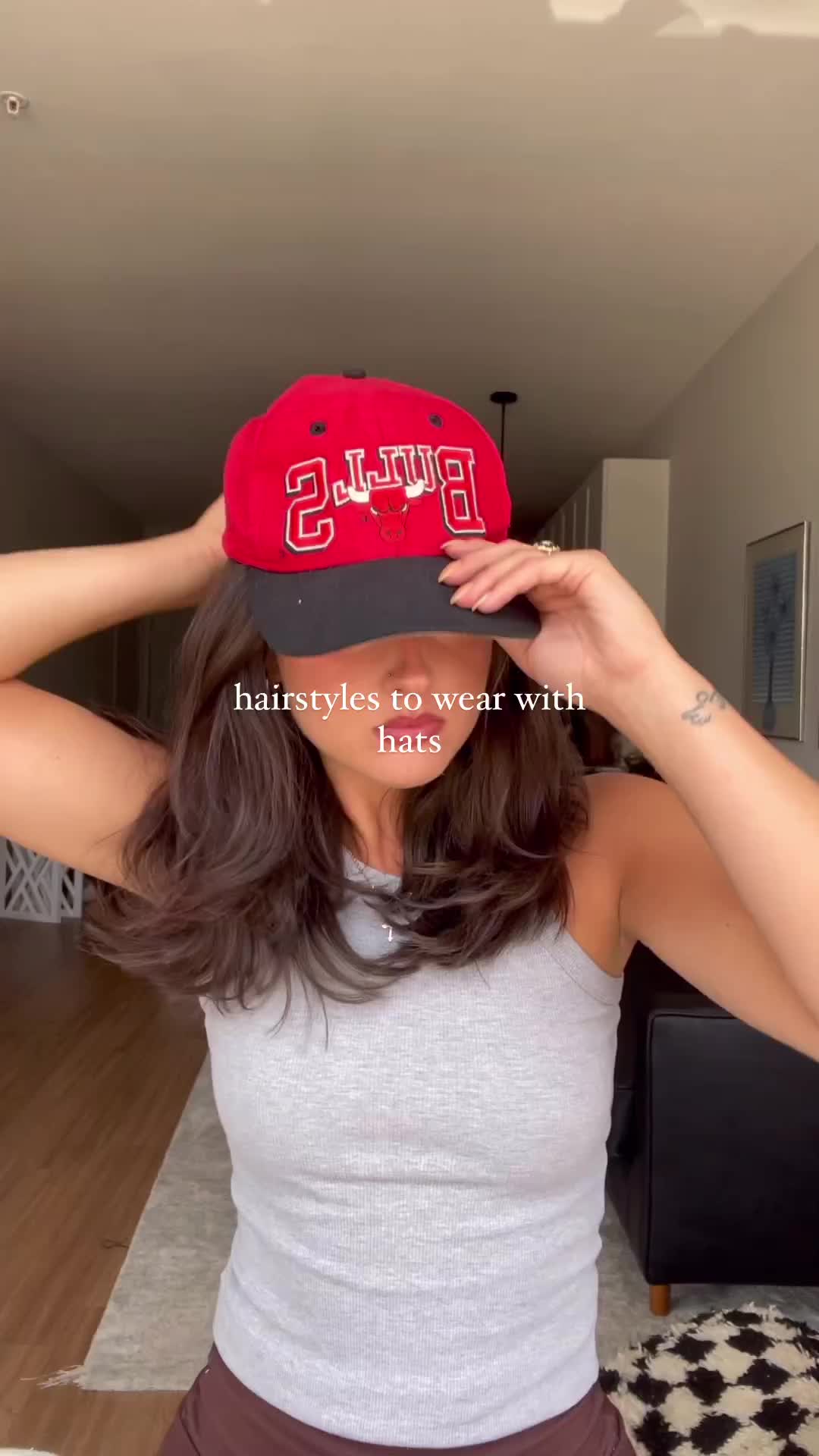 Hairstyle idea untuk pake topi