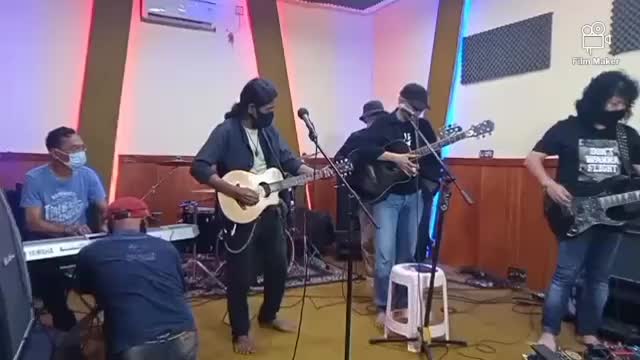 BAND TAVALS TERSEBUT IWAN FALS