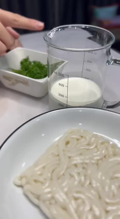 Pengen makan makanan jepang tapi bingung mau apa??
Yuk cobain menu simpelnyaa akuu Creamy Truffle Saikoro Udon by Eowyn Savoya