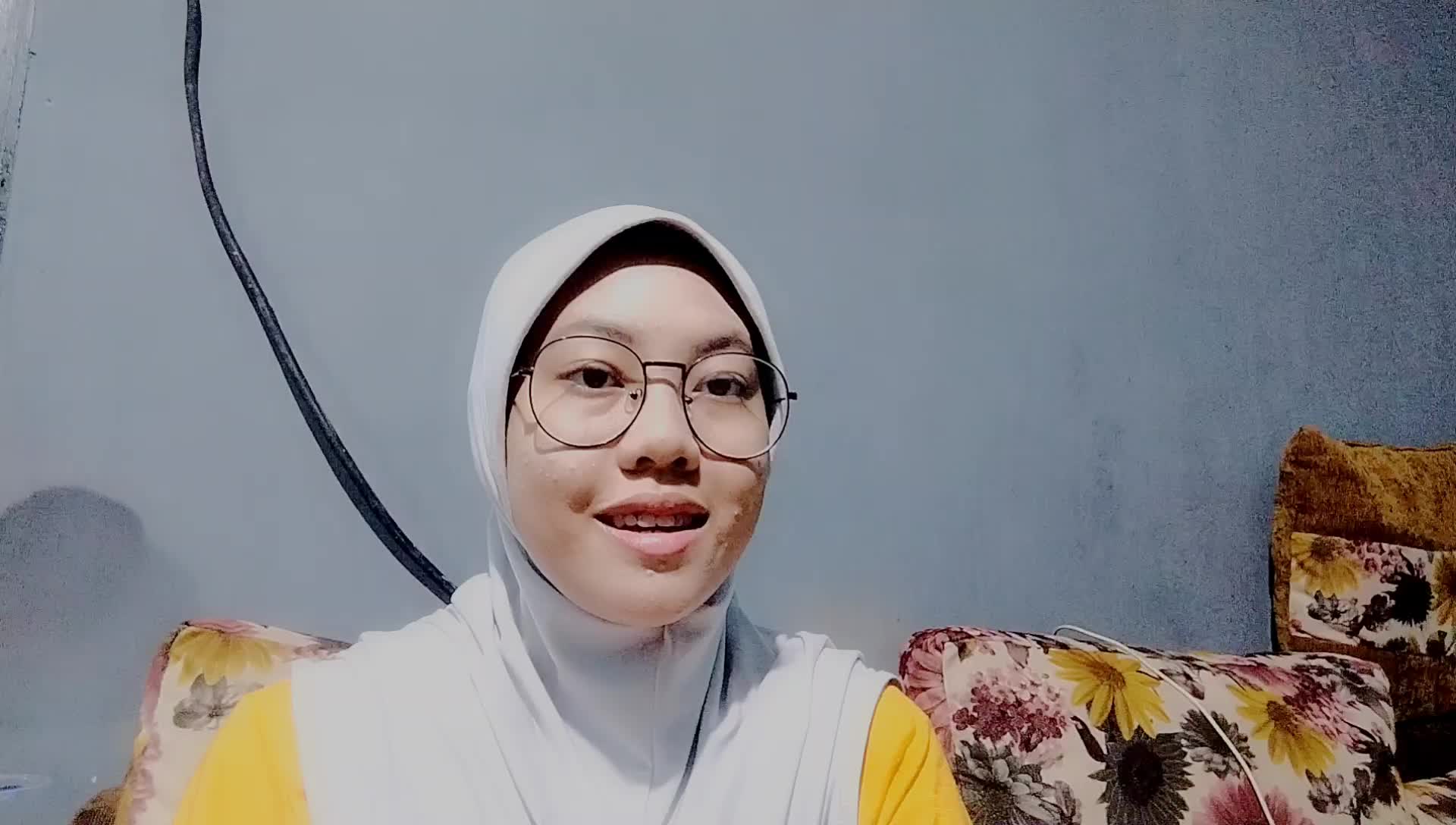 Assalamualaikum.wr.wb.Nama saya alya asti al janatin,umur saya 16thn, saya berasal dari bogor, lagu dengan judul atuna tufuli. 