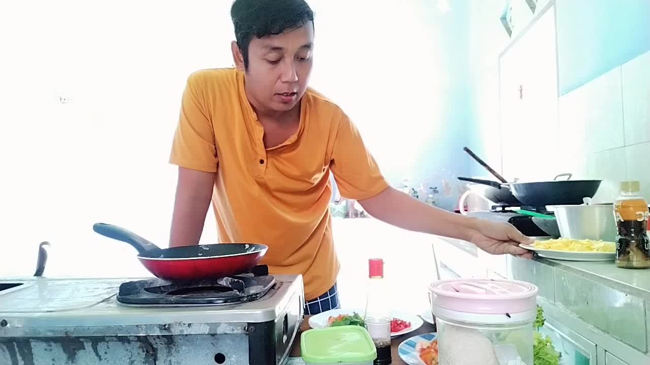 "Spicy Scrambled Eggs Letuce" cocok sekali buat kamu yang diet karbo
