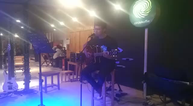 hallo saya ridho 33 tahun cover Putus atau terus,,#rctiplus #rcti+ selamat menikmati