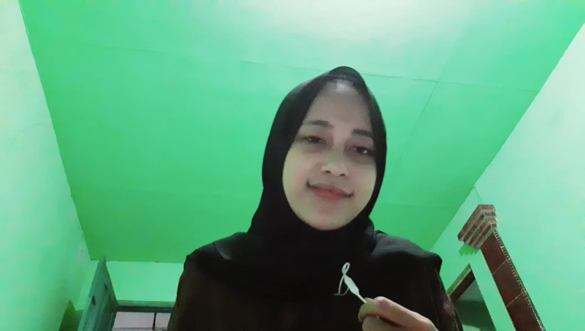 Ratu Lintang Lestari_19 Tahun_Cirebon_Shooq