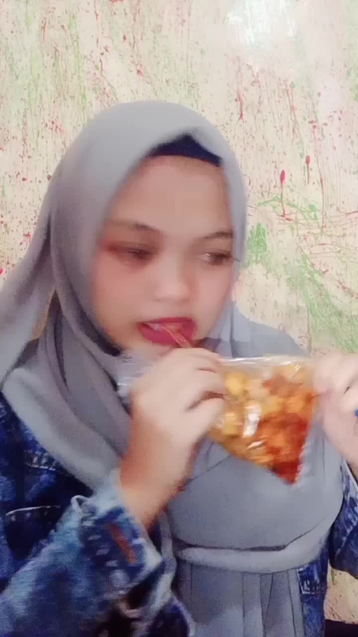 Riviu macam apa ini🤭 Bismillhhhirrohmaniirohim semoga kalian ngillerr😂😀ada penampakan jga di video nya...jangan lupa like tonton commen..