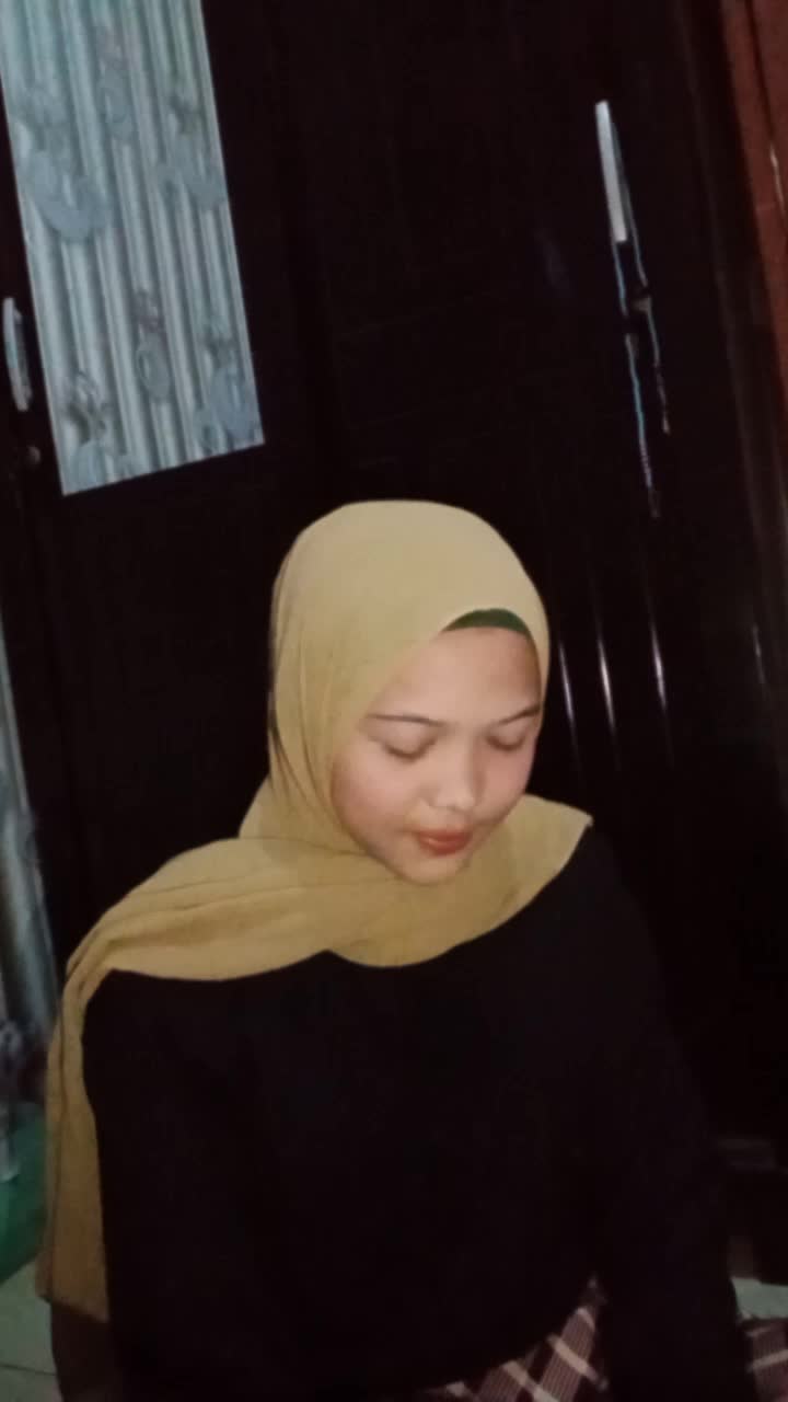 Assalamualaikum🧕 Saya Sri wulandari / 22 tahun / asal kota Bekasi. saya sangat mencintai musik religi😊 #voiceoframadhangtv
