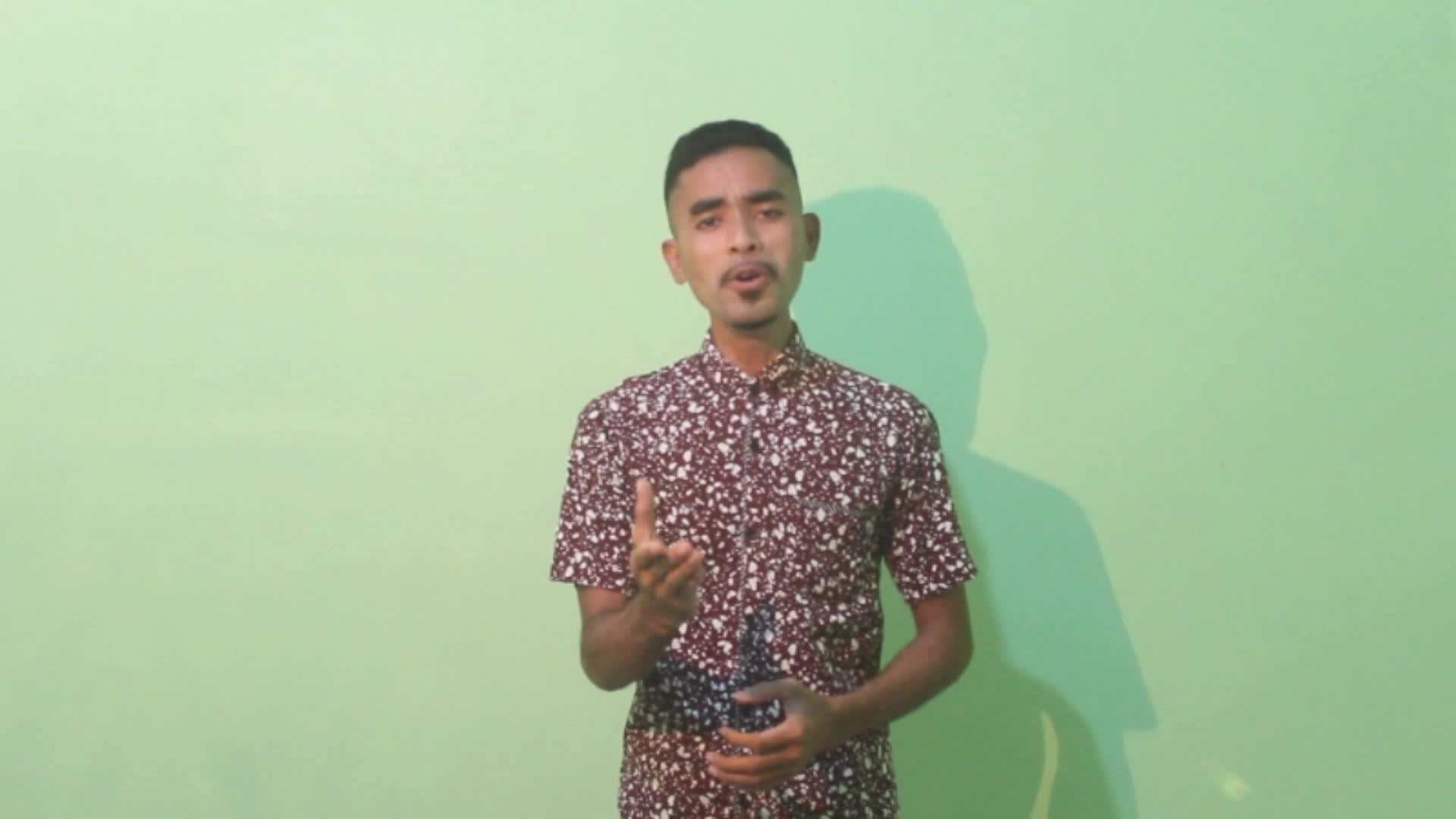 Hallo saya Jhonny ingin menjadi penyanyi dangdut karena Separuh jiwa saya ada pada musik dangdut #OnlineAuditionRisingStarIndonesiaDangdut. 