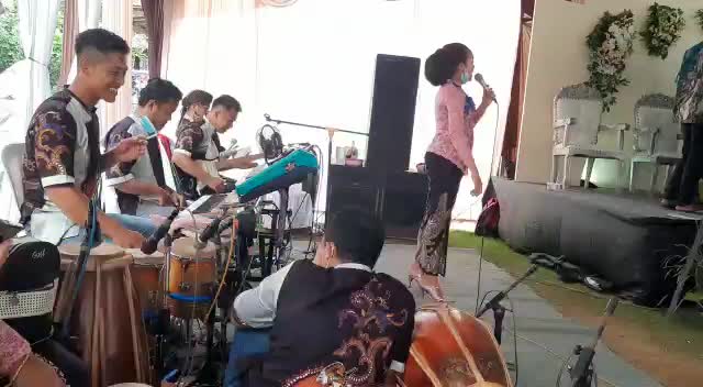 IGT2022 EKA APRILLIA MAHARANI SUPANGGIH MENYANYI TRENGGALEK