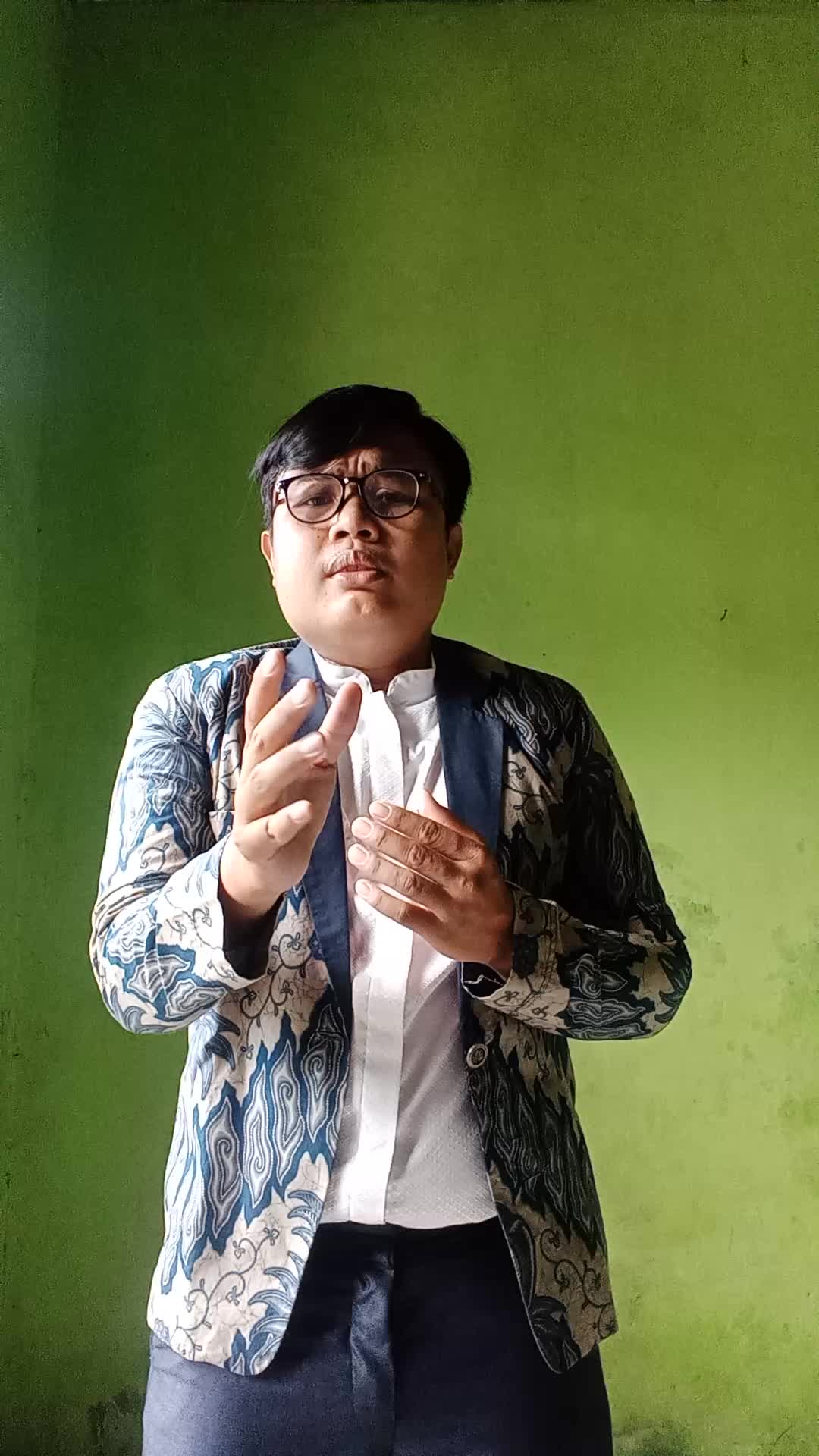 wow !! penulis lagu ikut audisi RISINGSTAR INDONESIA DANGDUT , suaranya bikin pangling . #ONLINEAUDITIONRISINGSTARINDONESIADANGDUT