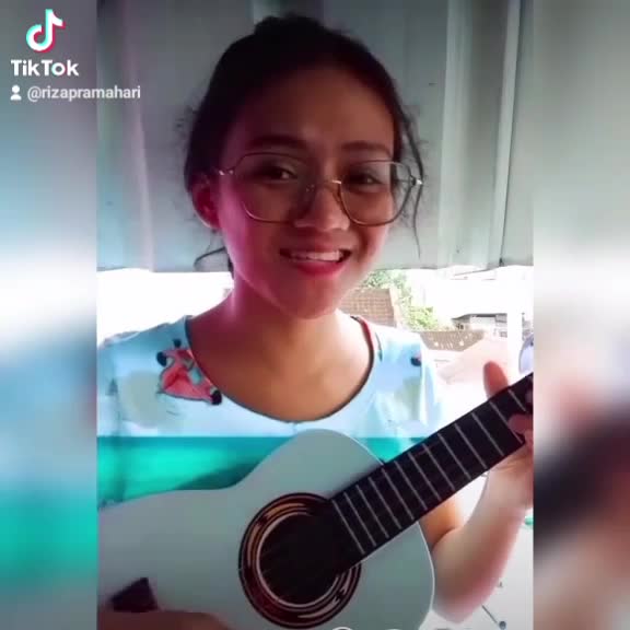 ukulele jg bisa selain gitar dan piano, tp GA LOLOS XFACTOR 😭 mencoba peruntungan baru smga bisa dikontrak label rekaman terkenal Amiinn