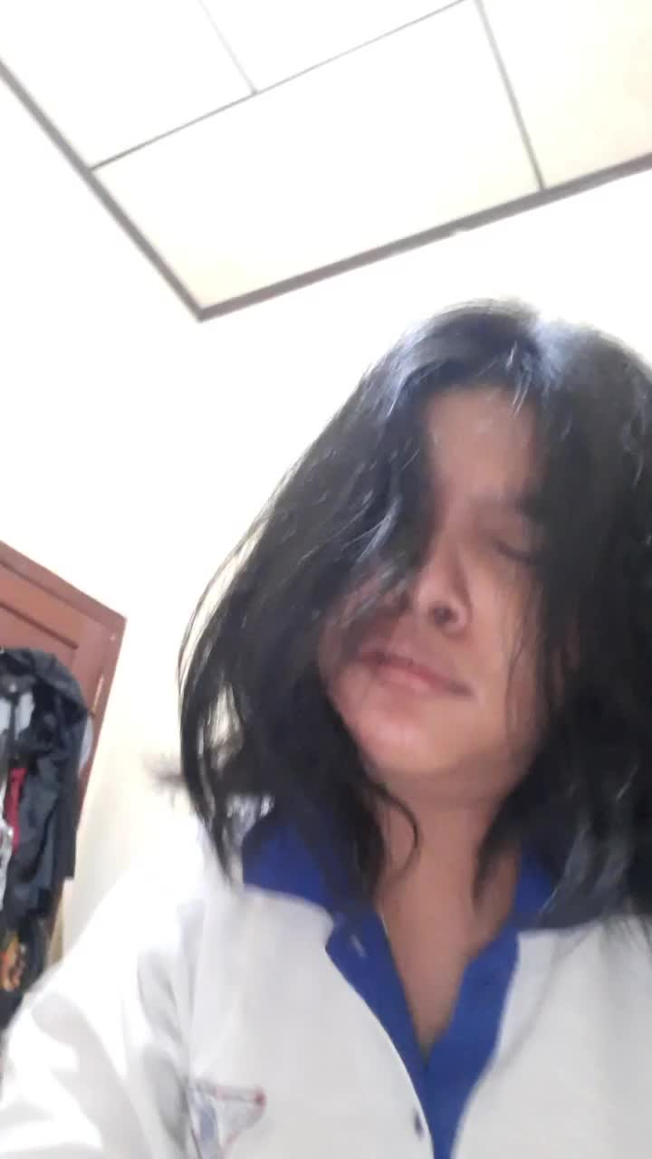 biar lagi sedih, harus menyempatkan diri untuk garuk2, ngupil dan ngorek2 kuping 