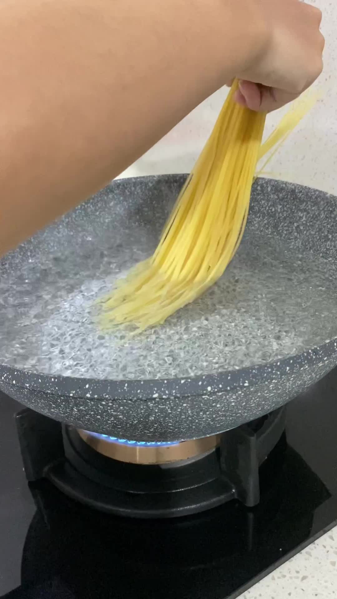 Junior master chef 2022 membuat pasta aglio olio 