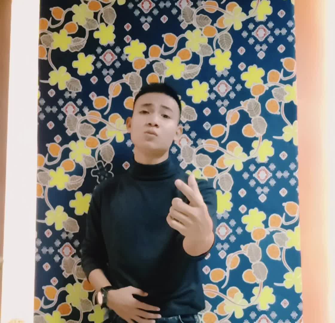 Perkenalkan nama saya Wahyu Alfareza Gumelar, saya berasal dari Sukabumi, Jawa Barat, usia saya 22 tahun, saya anak kedua dari 2 bersaudara