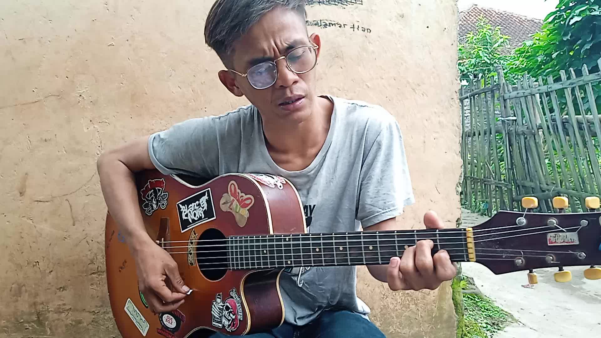 rohmansyah 29 taun dari Garut tinggal di Bandung lagu kekasih bayangan wa081384040229