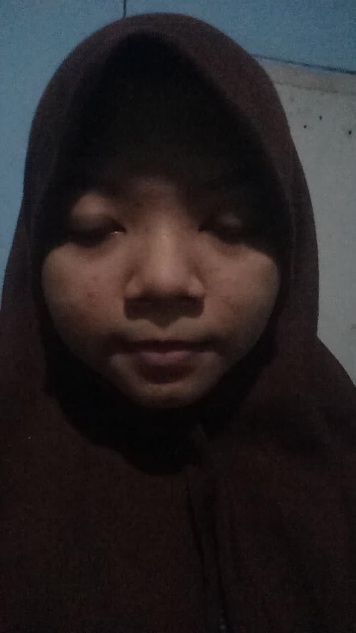 nama:Eka apriliana,umur:16thn ,hobi:menyanyi,tujuan :penyanyi terkenal dan penyiar shalawat,lagu dena sallam