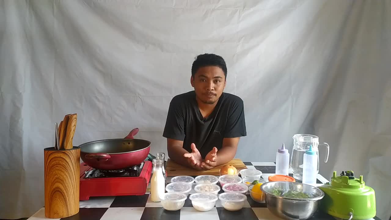 Panseared Tuna dengan Saus Iloni, Nasi Uduk dan Tumis Pakis - Caca Ismail