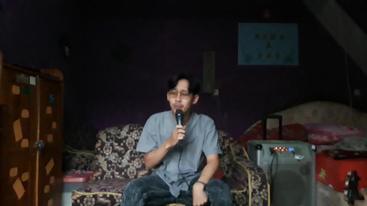 Assalamualaikum. Perkenalkan nama saya Hasbi Assidqi berasal dari Tasikmalaya, Dengan Lagu Aisyah Istri Rosululloh.