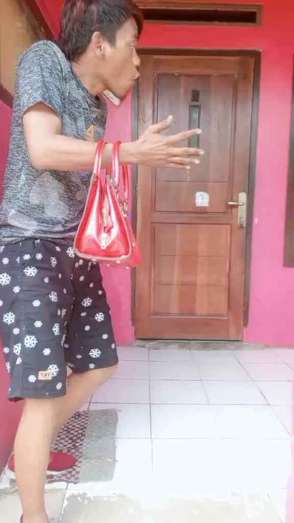 bayar utang oy... jalan2 Mulu...