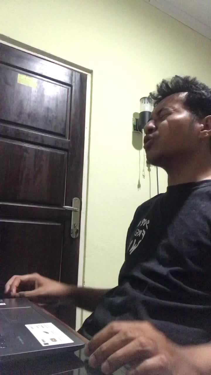 Hi, Perkenalkan saya Prima (26 tahun) sering di panggil Anang & berasal dari Kendari, Sulawesi Tenggara.

I think this is my last change unt