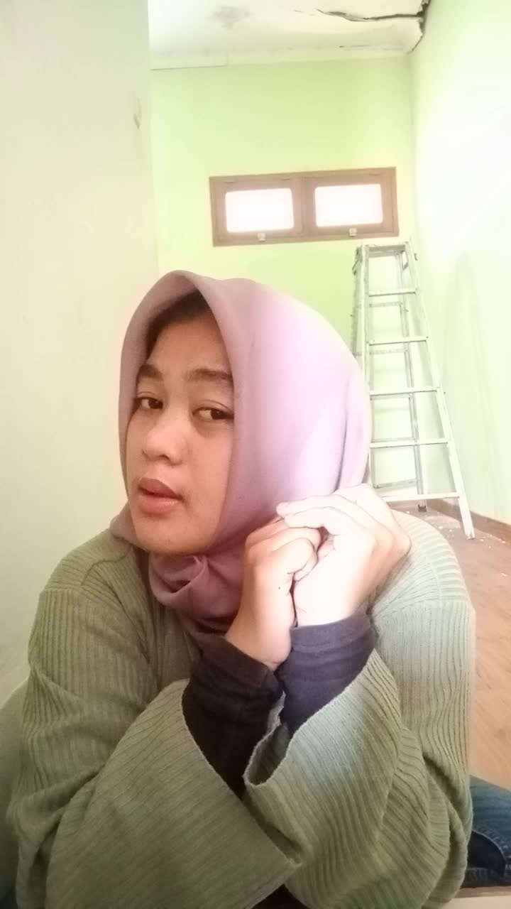Kirana Dewi 05 Januari 1993 Tangerang Selatan  judul lagu roqotaina 