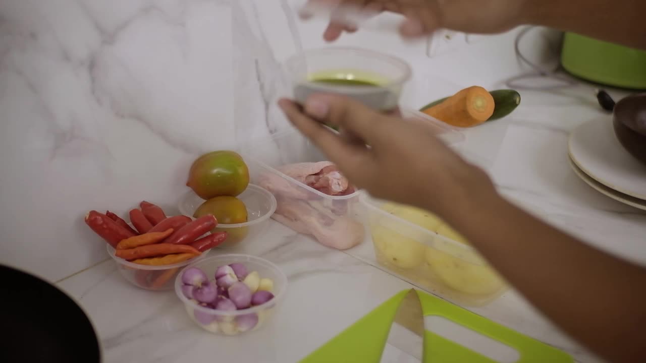 Resep woku warisan mama dengan style fine dining 
AYAM WOKU otniel christiawan 22tahun yogyakarta
#yogyakarta
#onlineauditionmci10