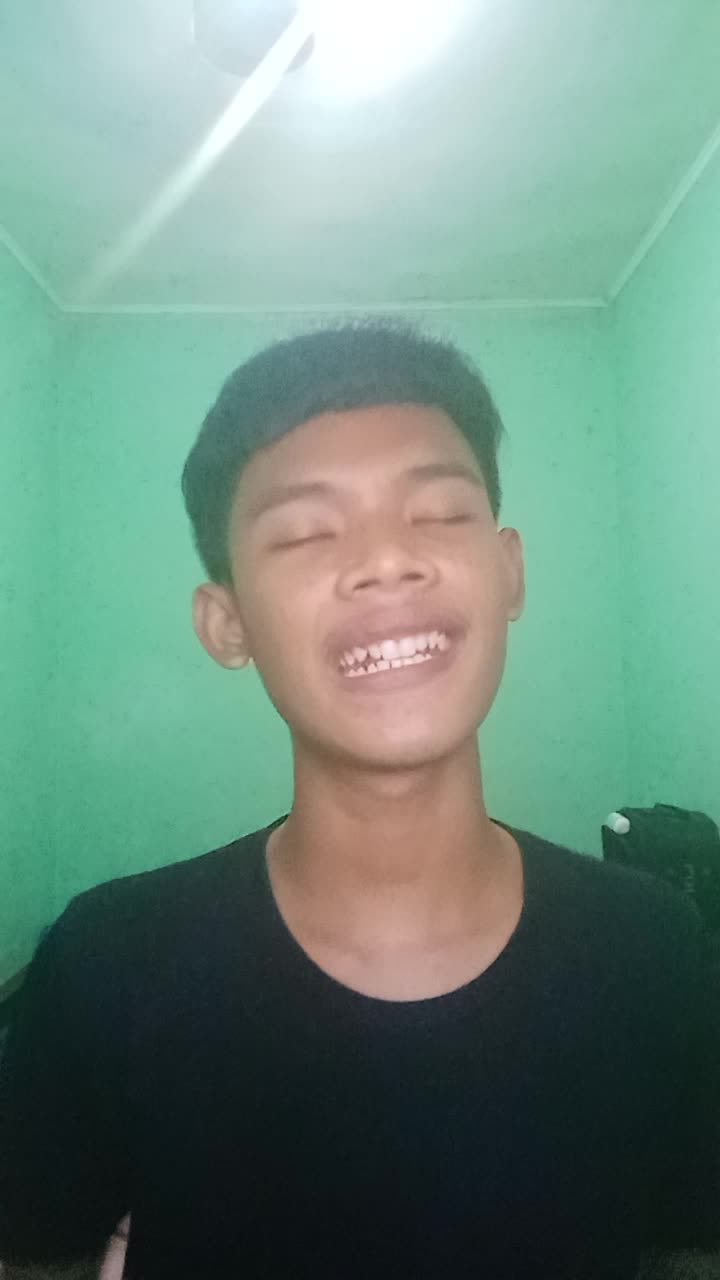 Nama: Febri Wirana, Usia: 19 Tahun, Asal: Medan - Sumatera Utara.  Judul lagu: Titip Cinta (Ona Sutra)