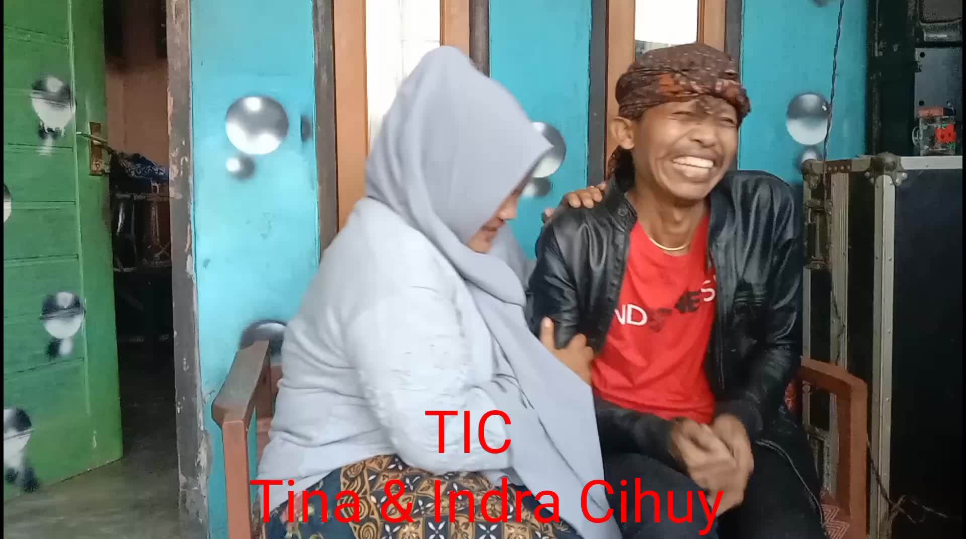 Nama Grup:TIC personil 1:Tina  35 Th personil 2:Indra Cihuy 36 Th   Asal: Bandung