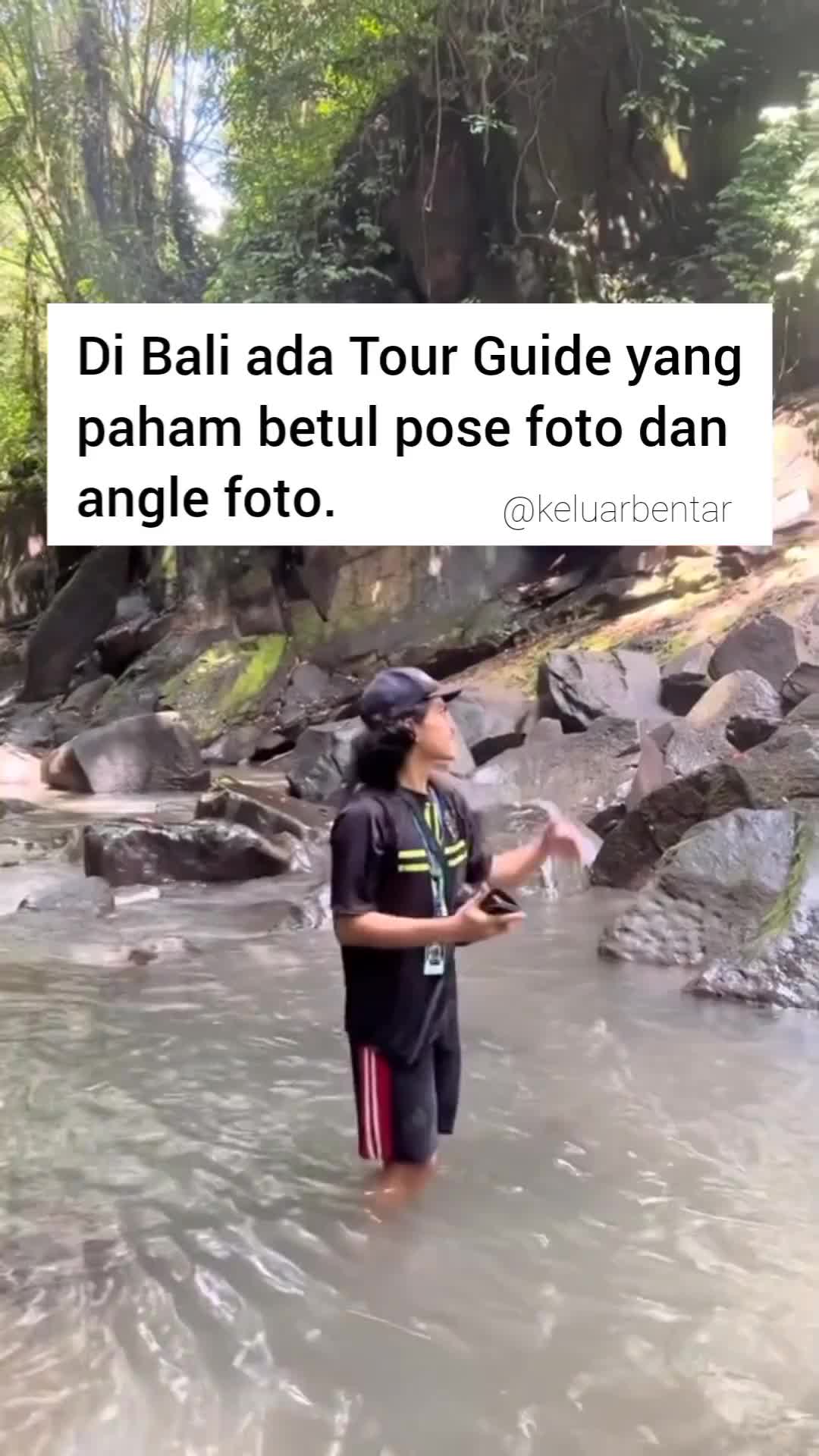 
Bintang 5 ga sie kalo tour guidenya begini 😂👏🏻🌟 tour guide atau pemandu wisata di Bali membantu para turis untuk foto