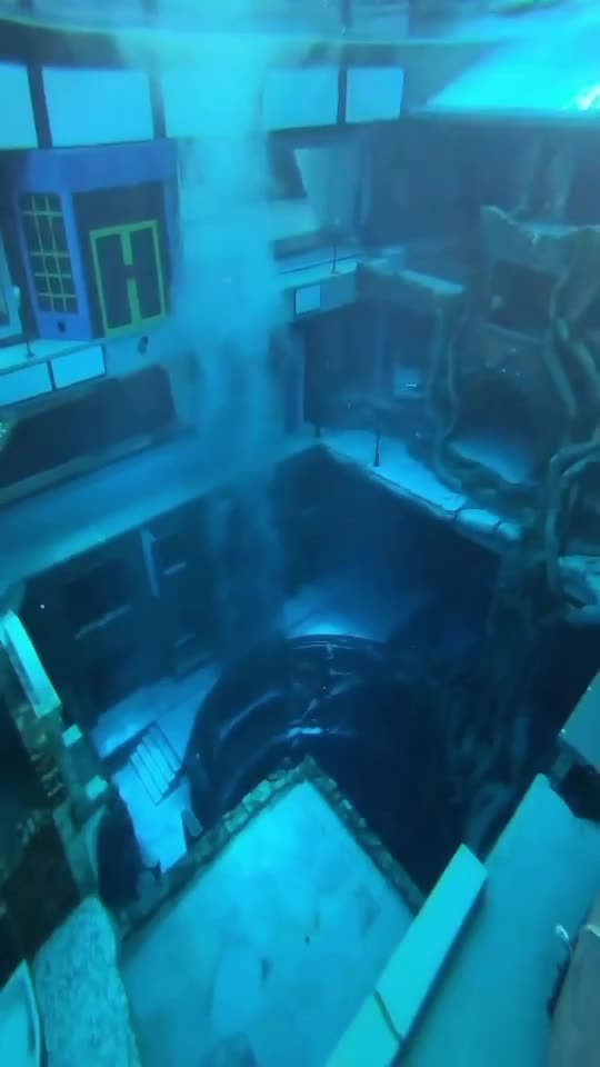 kolam renang terdalam di dunia