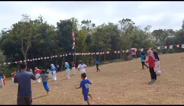 Balap karung sampai terjatuh² 😁💪