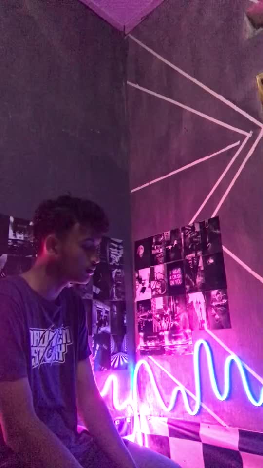 salahkah aku terlalu mencintaimu