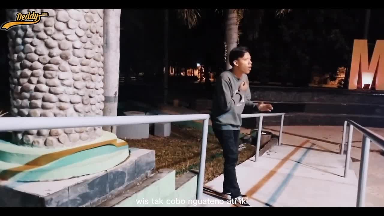 Kontes ambyar Indonesia Dedi Riyanto Majenang cilacap 26 tahun ketikung ( alun alun Majenang)cipt.dedi riyanto
#AudisiKontesAmbyarIndonesia