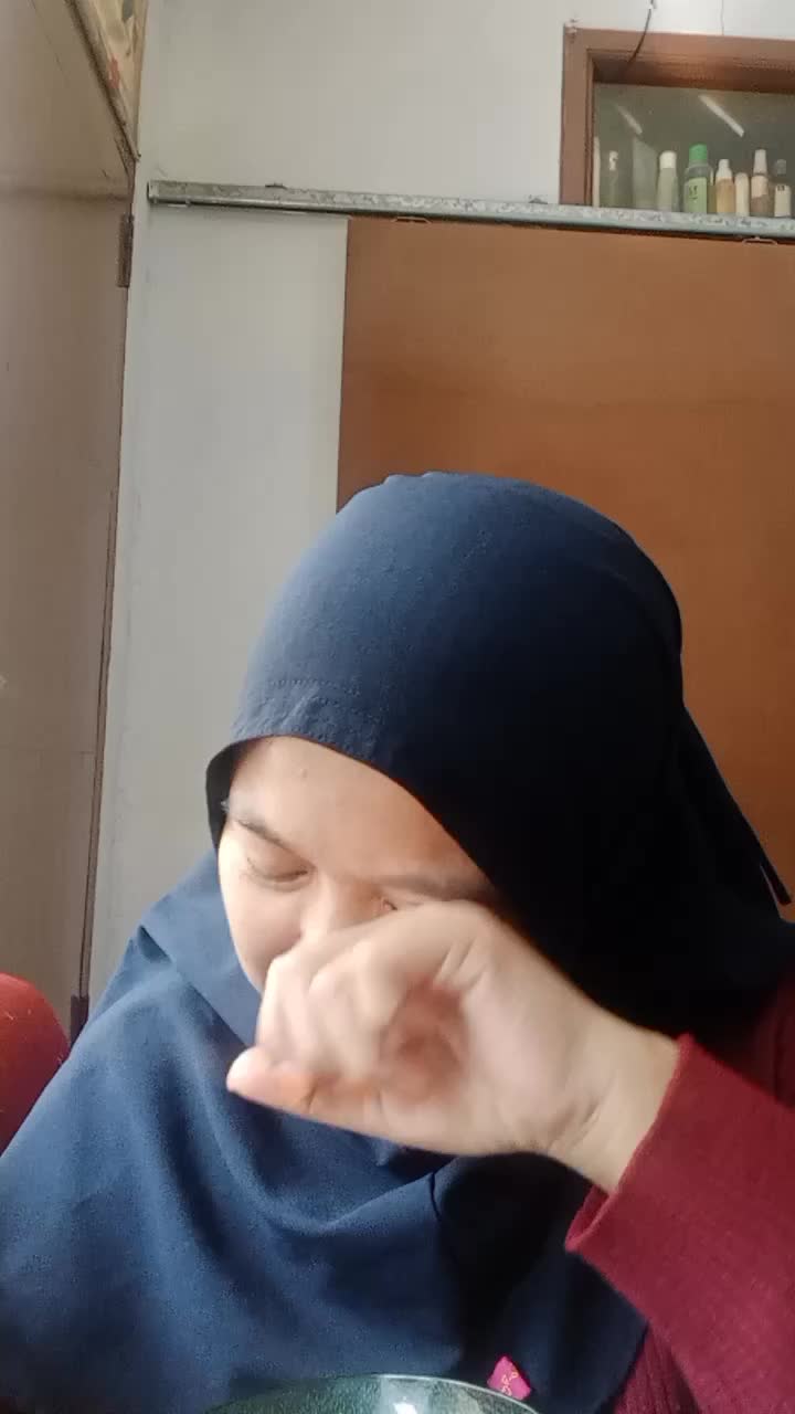 antara sedih dan lapar