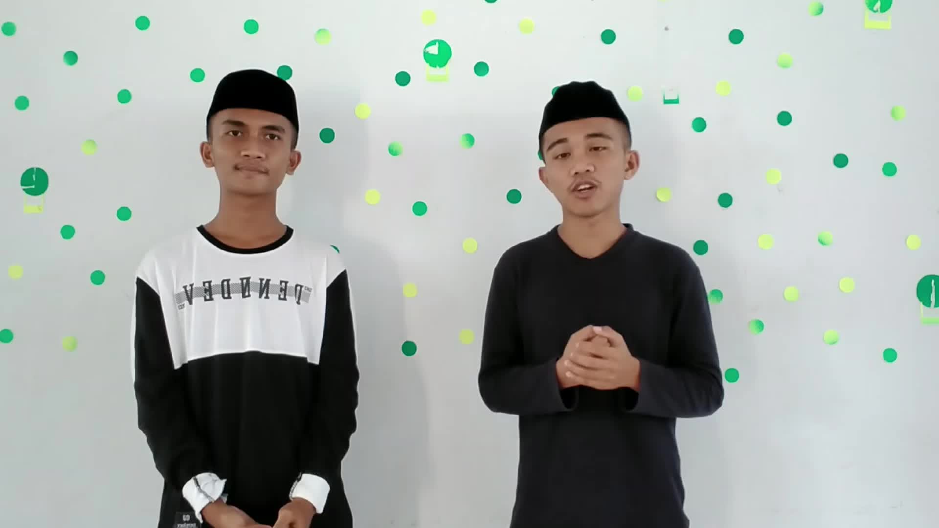 Bismillahirrahmanirrahim. Assalamualaikum wr wb, Nama : Duo Risalah, Umur :18 dan 19 th, Asal : Gorontalo, Judul lagu : Muhasabah cinta.