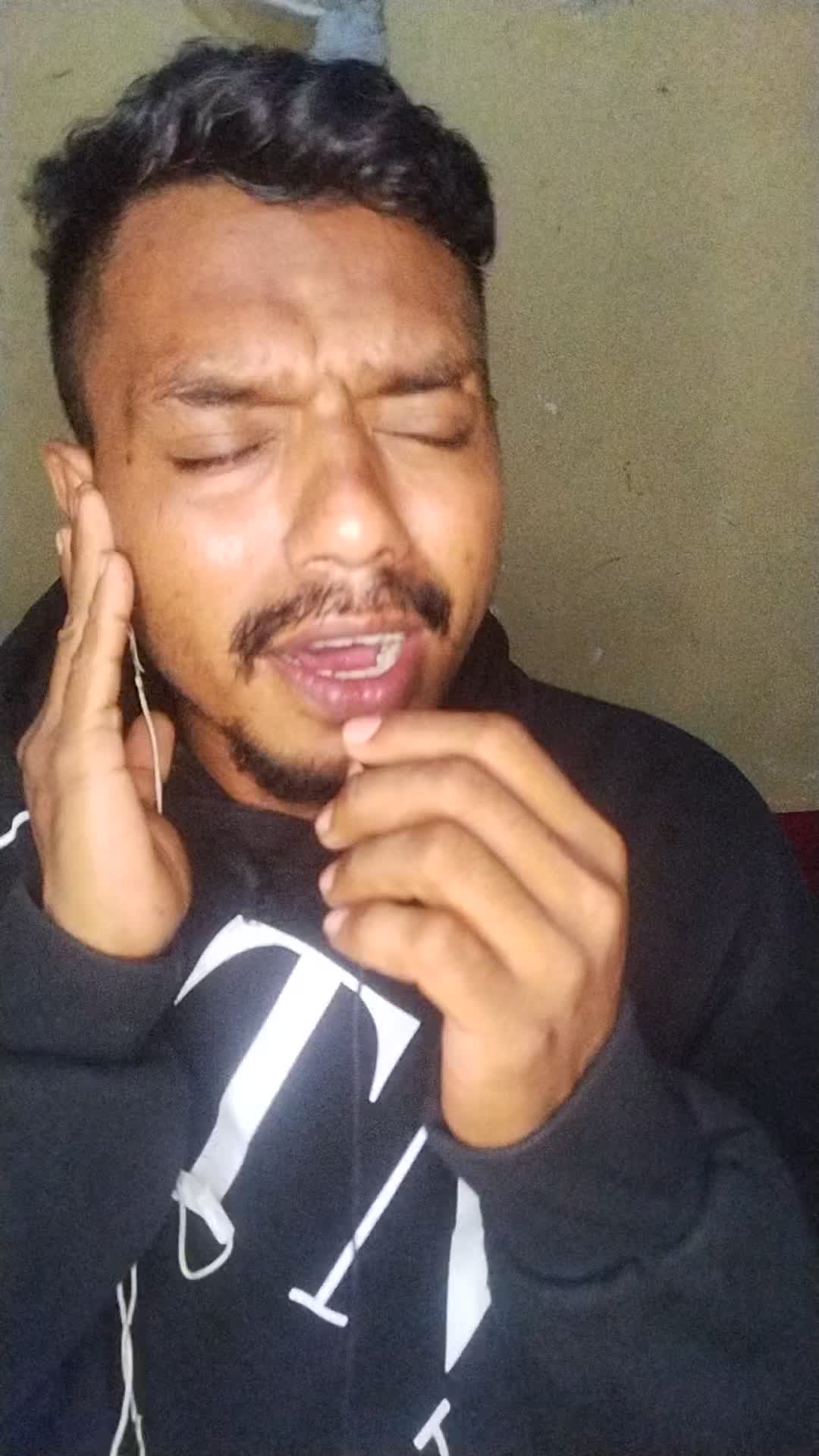 Nama: CHAIRIL Asal: ALOR Umur: 27 Tahun Judul Lagu: Pelaminan Kelabu 