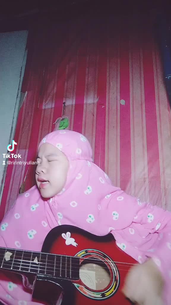 Nama: Ririn Triyulianti, Umur: 17 Tahun. Judul Lagu: Putus_Atau_Terus, Judika