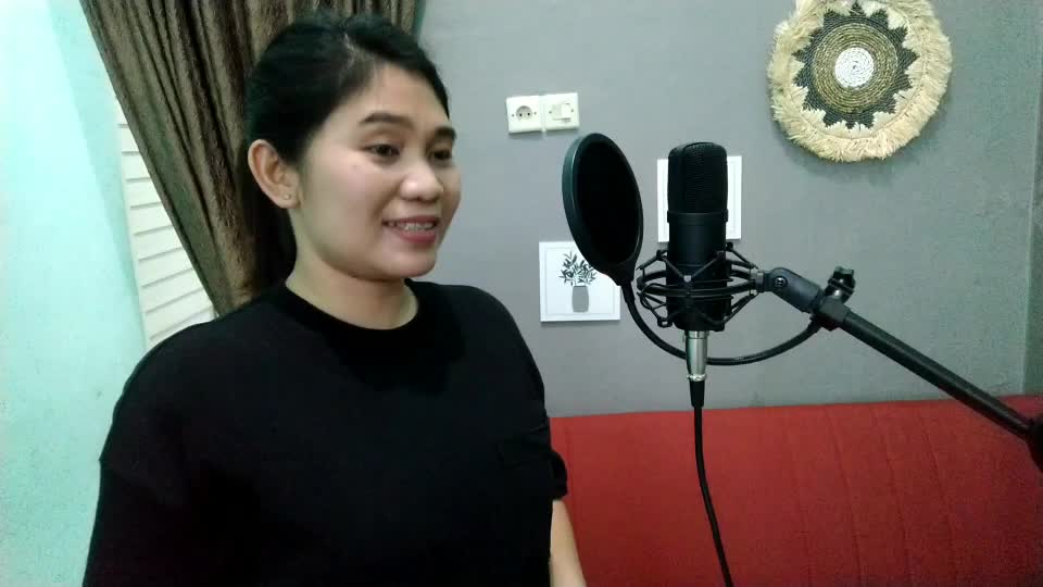 Cover lagu (Cinta dan Rahasia dan Reckless)by Lhia Gracia