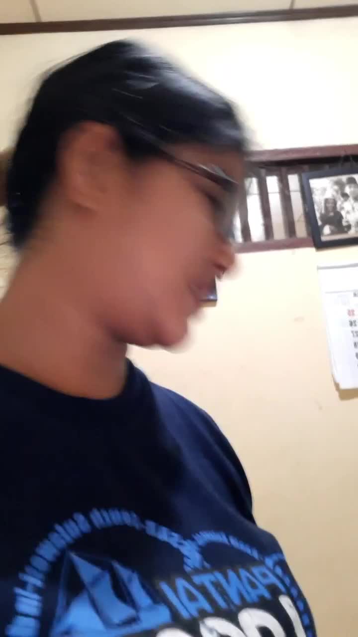 tadi katanya ke sini. begitu ditanya, gatau kemana. gimana sih si Sasha ini? 