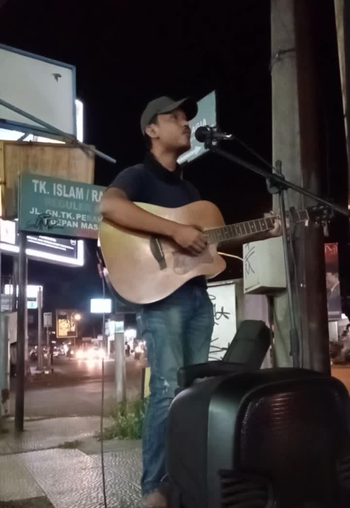 XFI2021 SOLO - Nama: Yosep adi gumelar - Usia: 27 tahun - Kota asal: Cirebon - Lagu yang dibawakan: Andai aku bisa - Profesi: Pengamen