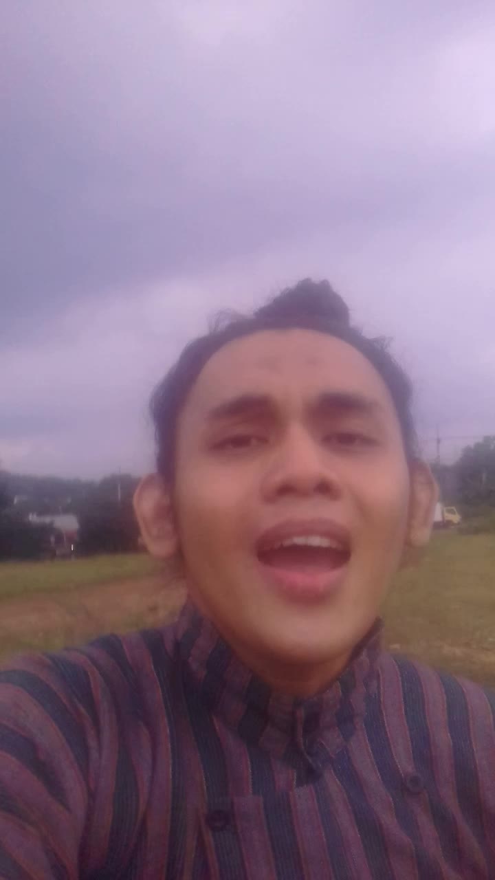 Aduh, gak tau lagi deh ini rekam vidio di tanah lapang latihan nyetir mobil vocal trouble di-mana2 #ONLINEAUDITIONRISINGSTARINDONESIADANGDUT