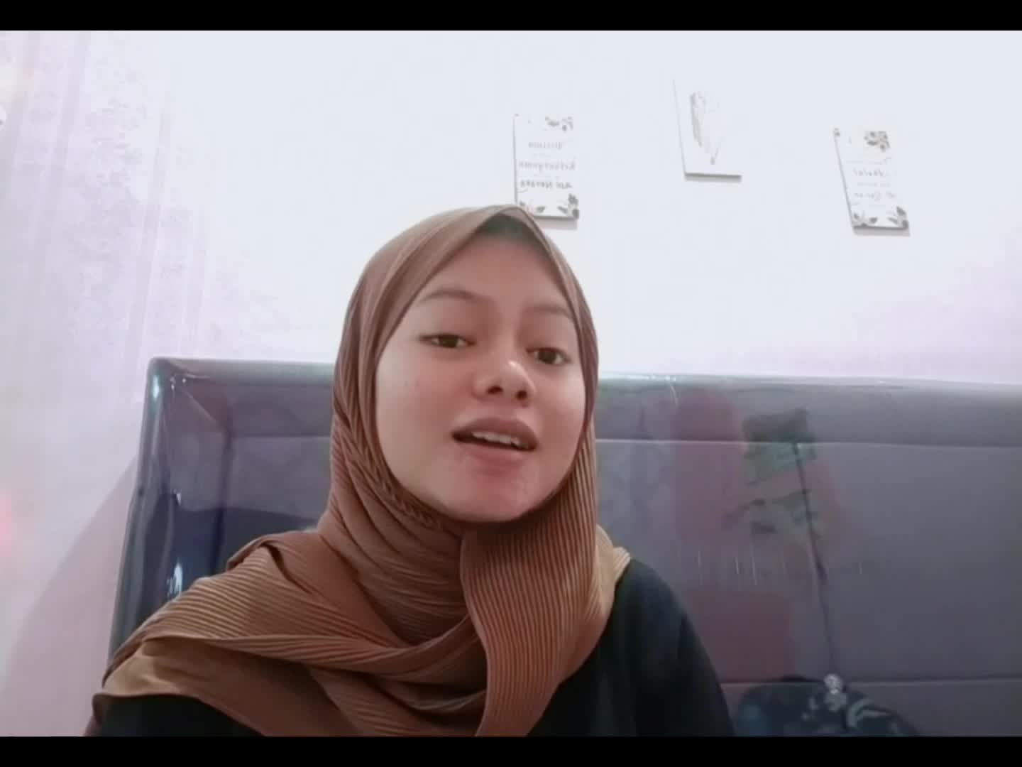 Assalamualaikukum semua, perkenalkan nama saya syarifah nur azizah berasal jakarta umur 20 saya mengcover sholawat Ghar-Hira  