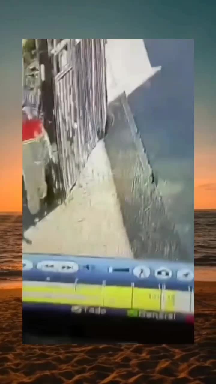 bapaknya baju merah bingung mau ngapain