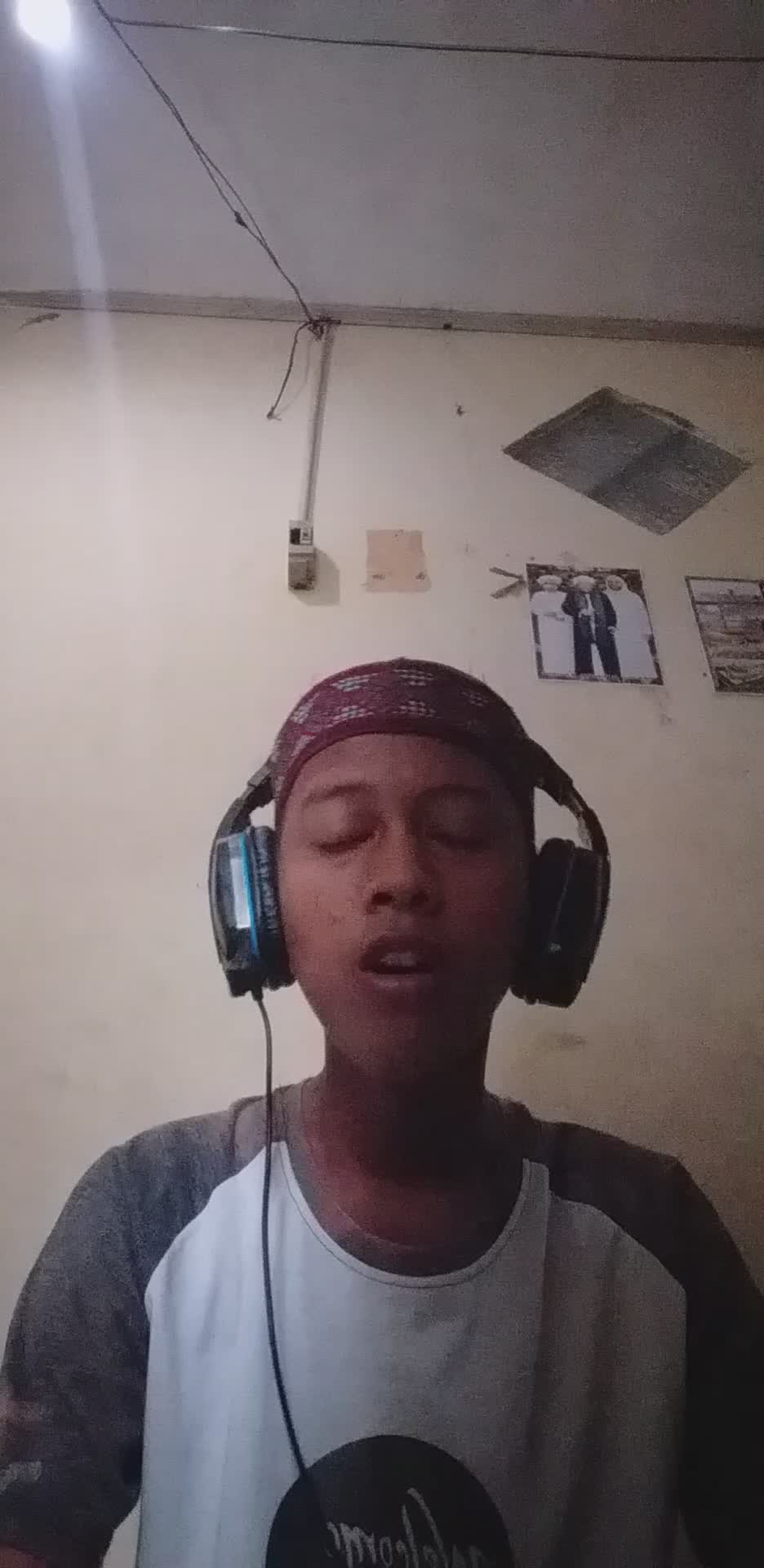 Assalamualaikum wr.wb perkenalkan nama : Muhammad Hairullah Umur :18 Thn Asal Kota Palangka Raya Judul lagu Ya saykhona #voiceoframadangtv