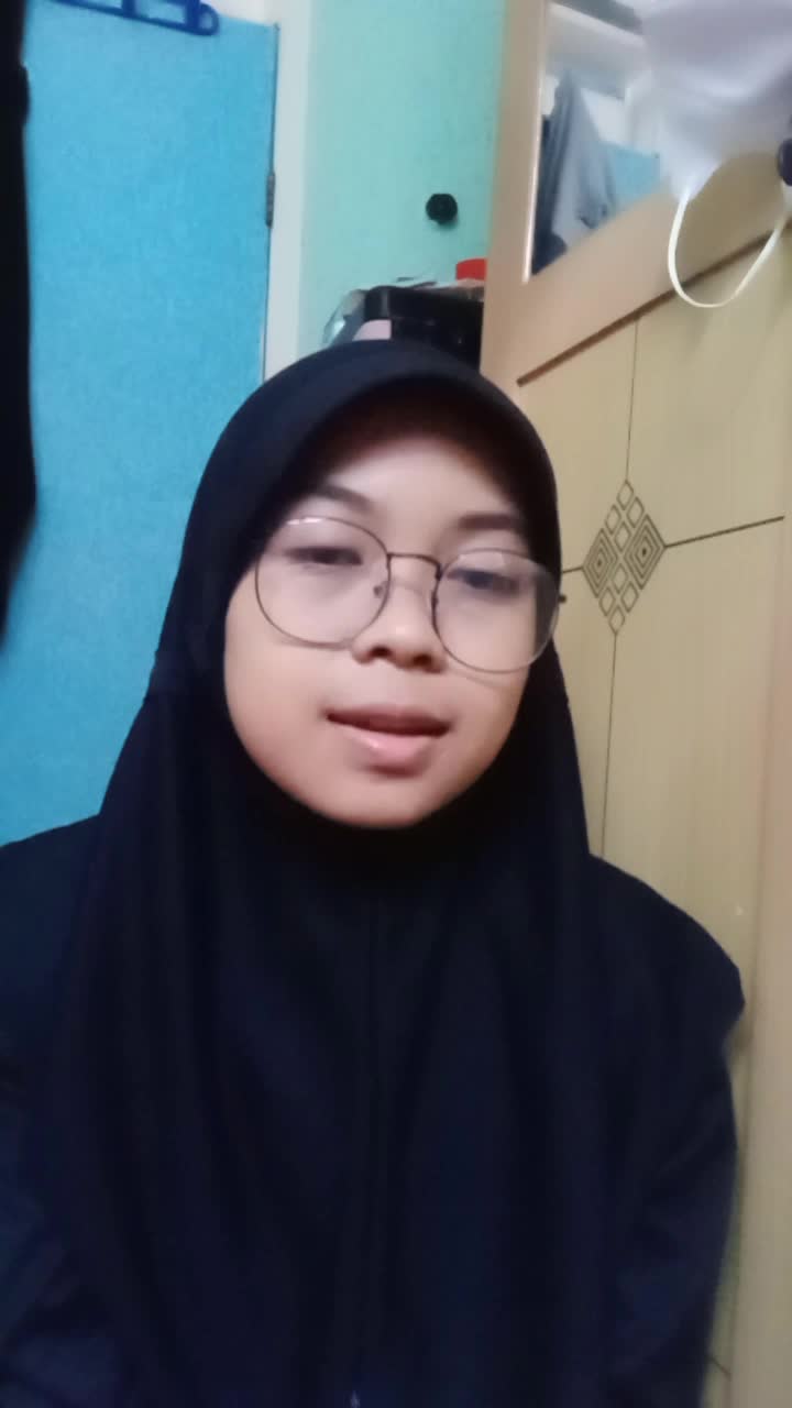 Assalamu'alaikum nama saya leli nur syabani,15 tahun,dari cirebon jawa barat,cita cita saya menjadi penyanyi religi,song:i'tiraf 