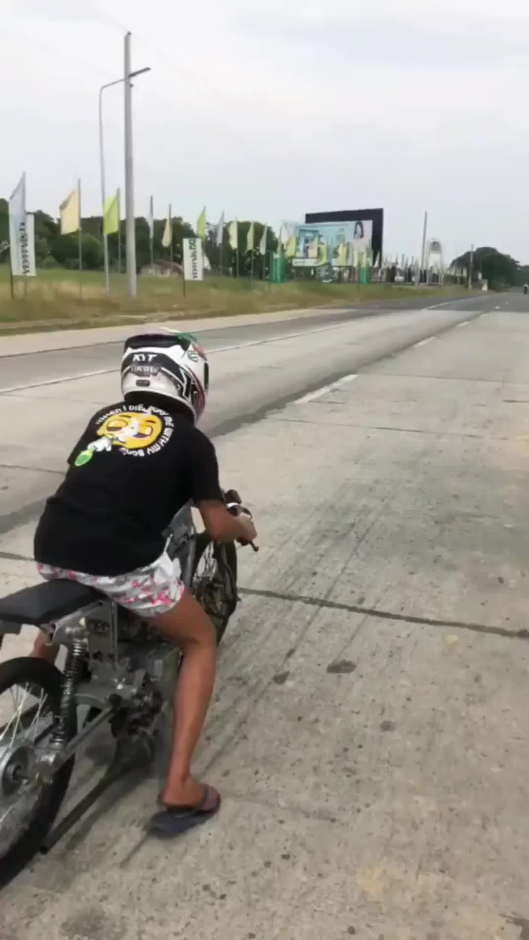 terlalu bersemangat nge gas