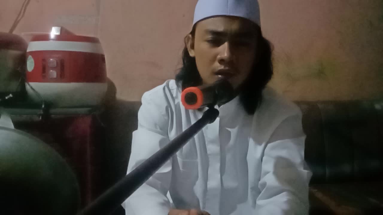 Nama saya Siswanto, asal saya dari jakarta selatan , sy pdagng ayam geprek,hoby brdagang, motivasi saya ikut voice ramadhan ingin masuk tv
